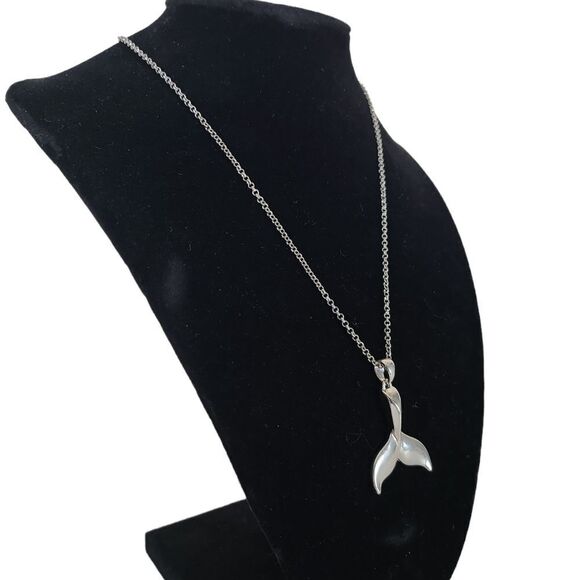 Periwinkle by Barlow Silvertone Whale Fin Necklace - Picture 2 of 6